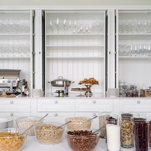 Free daily buffet breakfast  - Sigló Hotel by Keahotels (Siglufjörður)