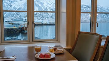 Esmorzar diari d'estil bufet gratuït