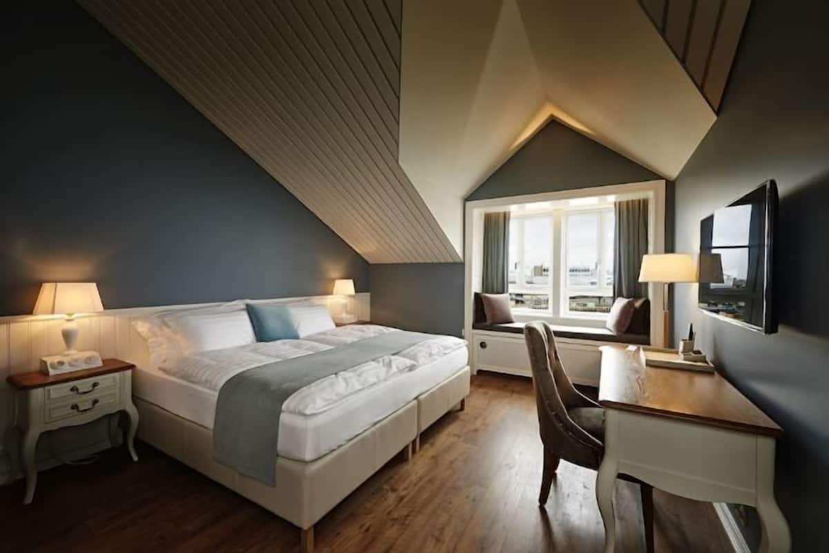 In-room safe, desk, laptop workspace, blackout curtains