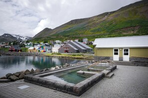 Private spa tub - Sigló Hotel by Keahotels (Siglufjörður)