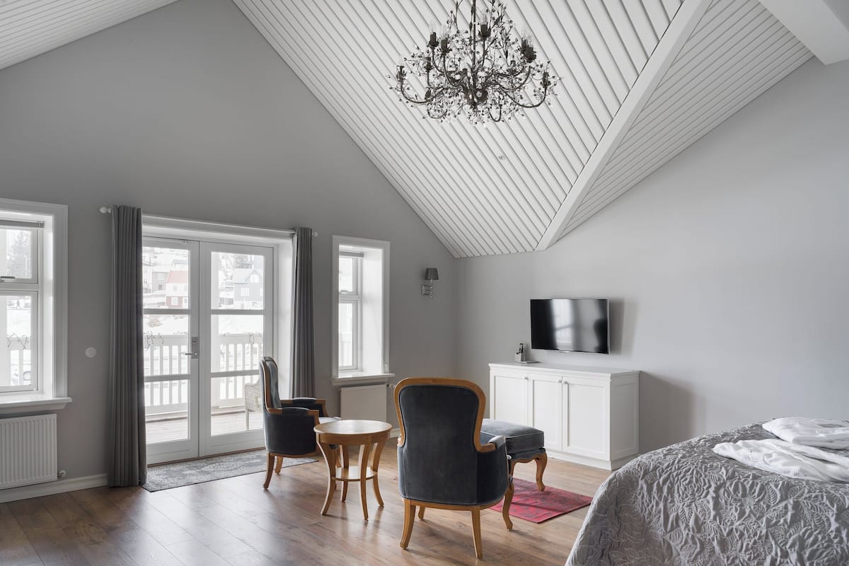 Suite Junior | Coffres-forts dans les chambres, bureau