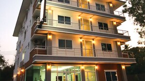 A multi-story hotel with a glass entrance and balconies. - Baan Samrarn (Krabi)