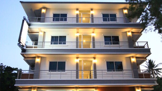 A multi-story building with a flat roof, large windows, and balconies. - Baan Samrarn (Krabi)