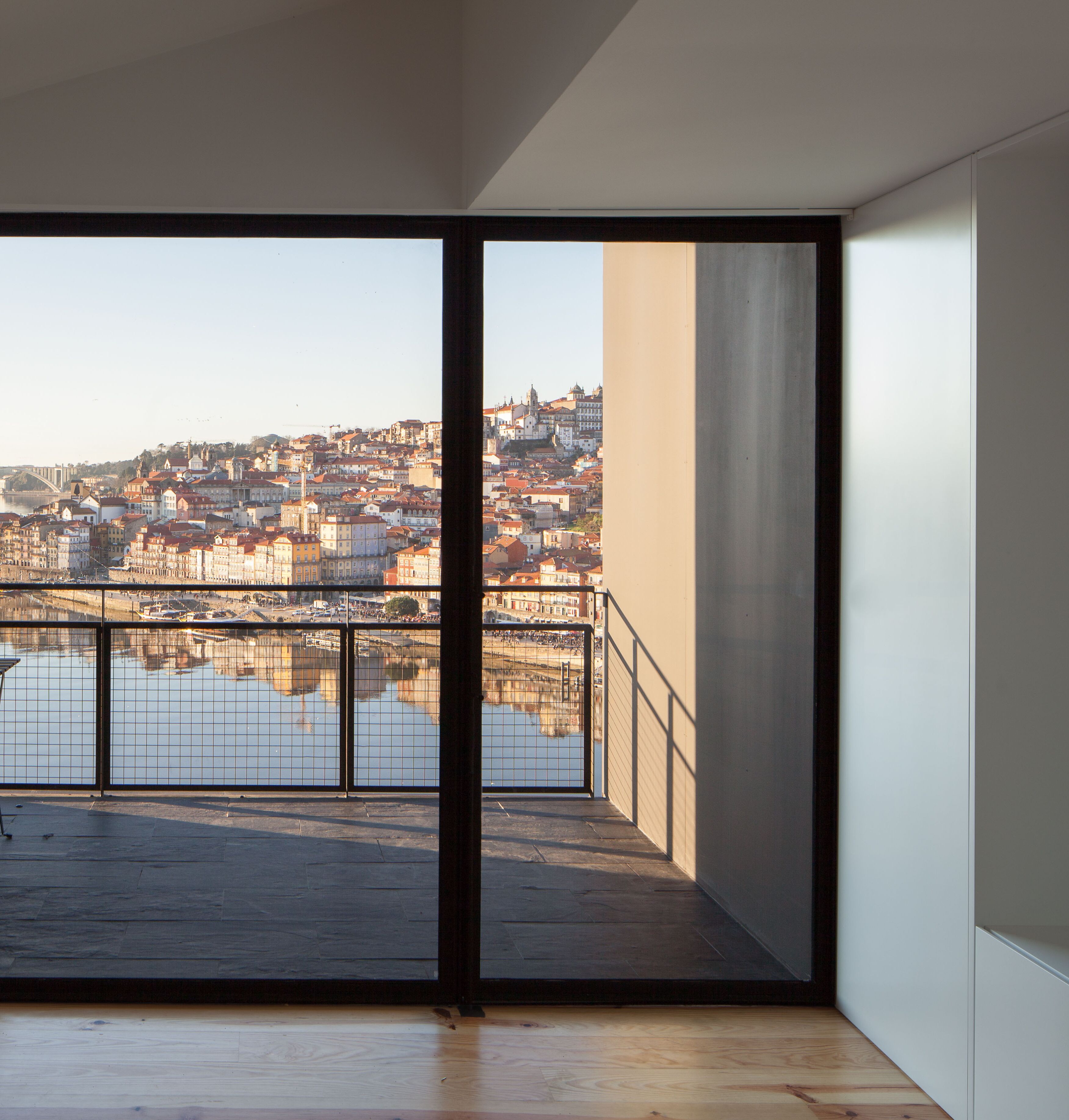 Apartment, 2 Schlafzimmer, Balkon (D. Luís) | Schreibtisch, Verdunkelungsvorhänge, Bügeleisen/Bügelbrett