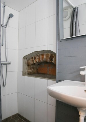 Douche, sèche-cheveux