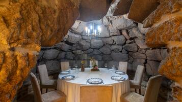 Se sirven desayunos, almuerzos, cenas y cocina española