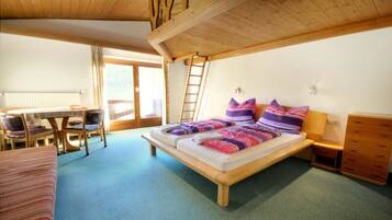 Family Apartment, 2 Bedrooms, Non Smoking, Mountain View | Desk, free cribs/infant beds, free WiFi, bed sheets