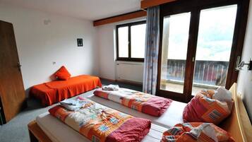 Apartment, 2 Bedrooms, Mountain View (Large) | Desk, free cribs/infant beds, free WiFi, bed sheets