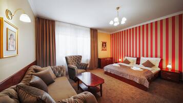 Minibar, skrivbord, strykjärn/strykbräda och gratis wi-fi