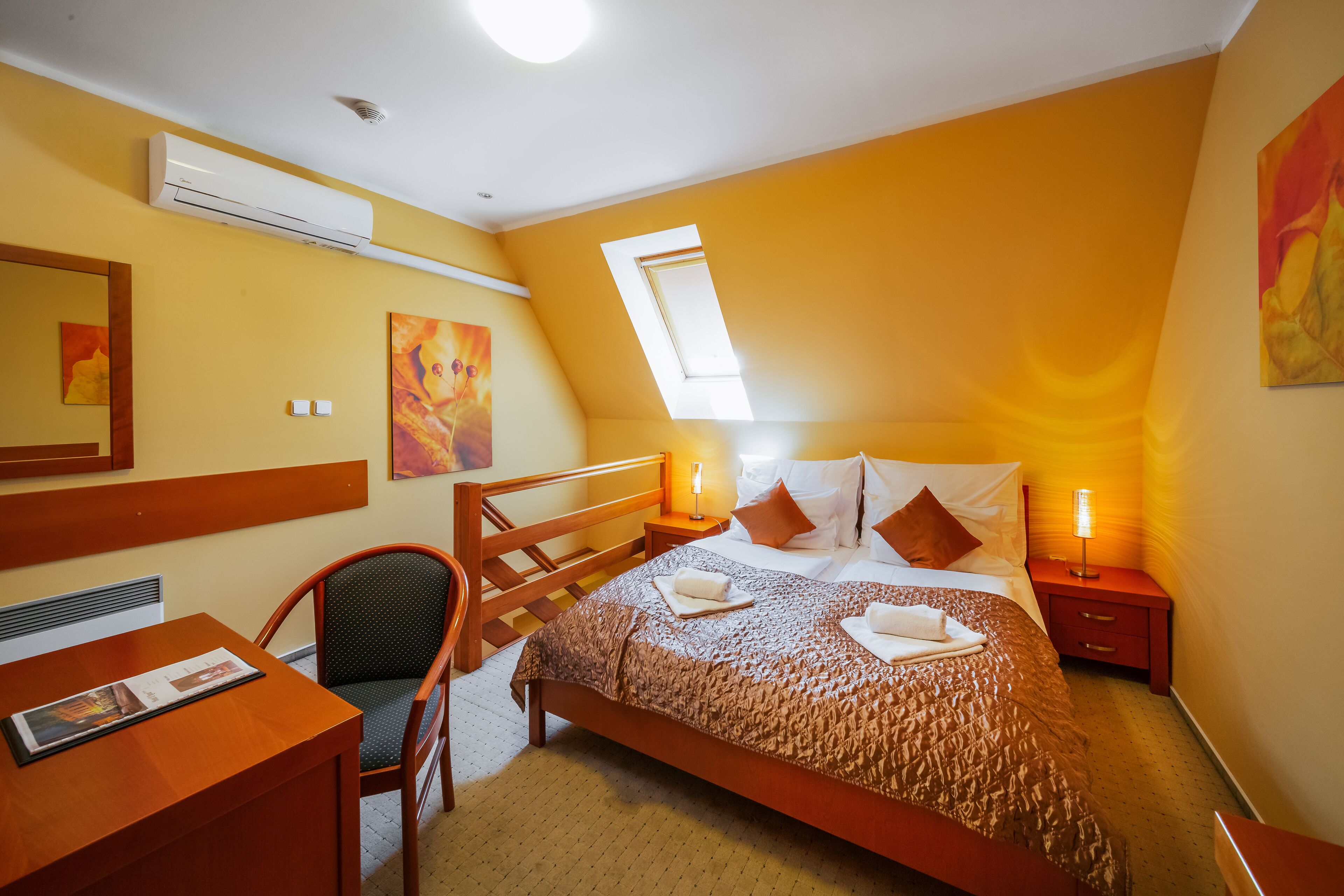 double or twin room | minibar, desk, iron/ironing board, free wifi