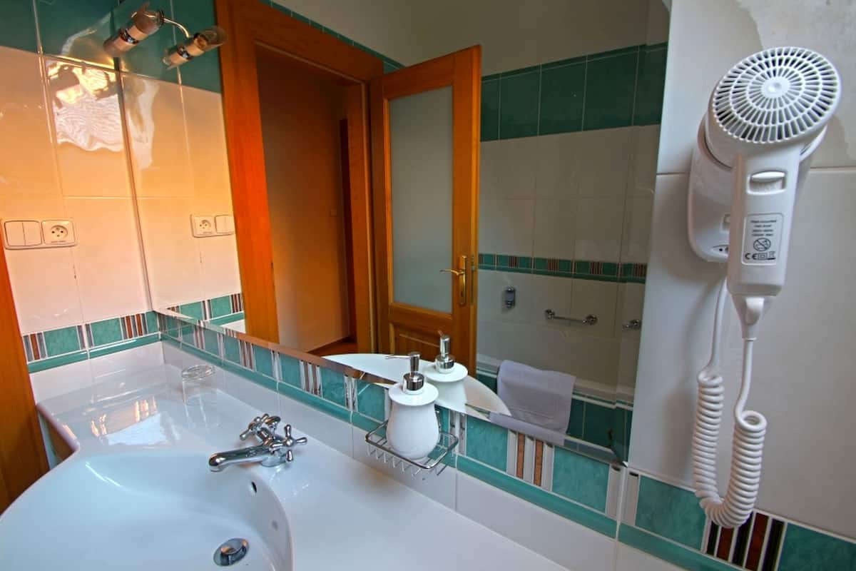 apartment, 2 bedrooms | minibar, desk, iron/ironing board, free wifi