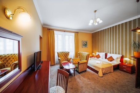 Deluxe-Doppel- oder -Zweibettzimmer, 1 Schlafzimmer | Minibar, Schreibtisch, Bügeleisen/Bügelbrett, kostenloses WLAN. Hotel U Leva