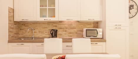 Suite | Eigene Küche | Wasserkocher mit Kaffee-/Teezubehör, Wasserkocher