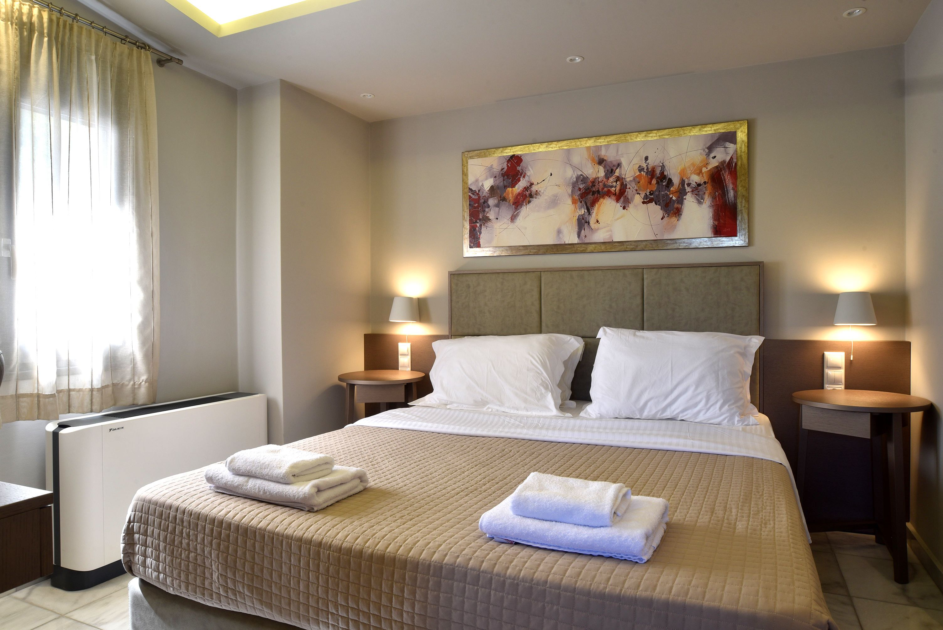 suite two bedroom split level with sharing pool and mountain view | 1 bedroom, in-room safe, desk, blackout curtains