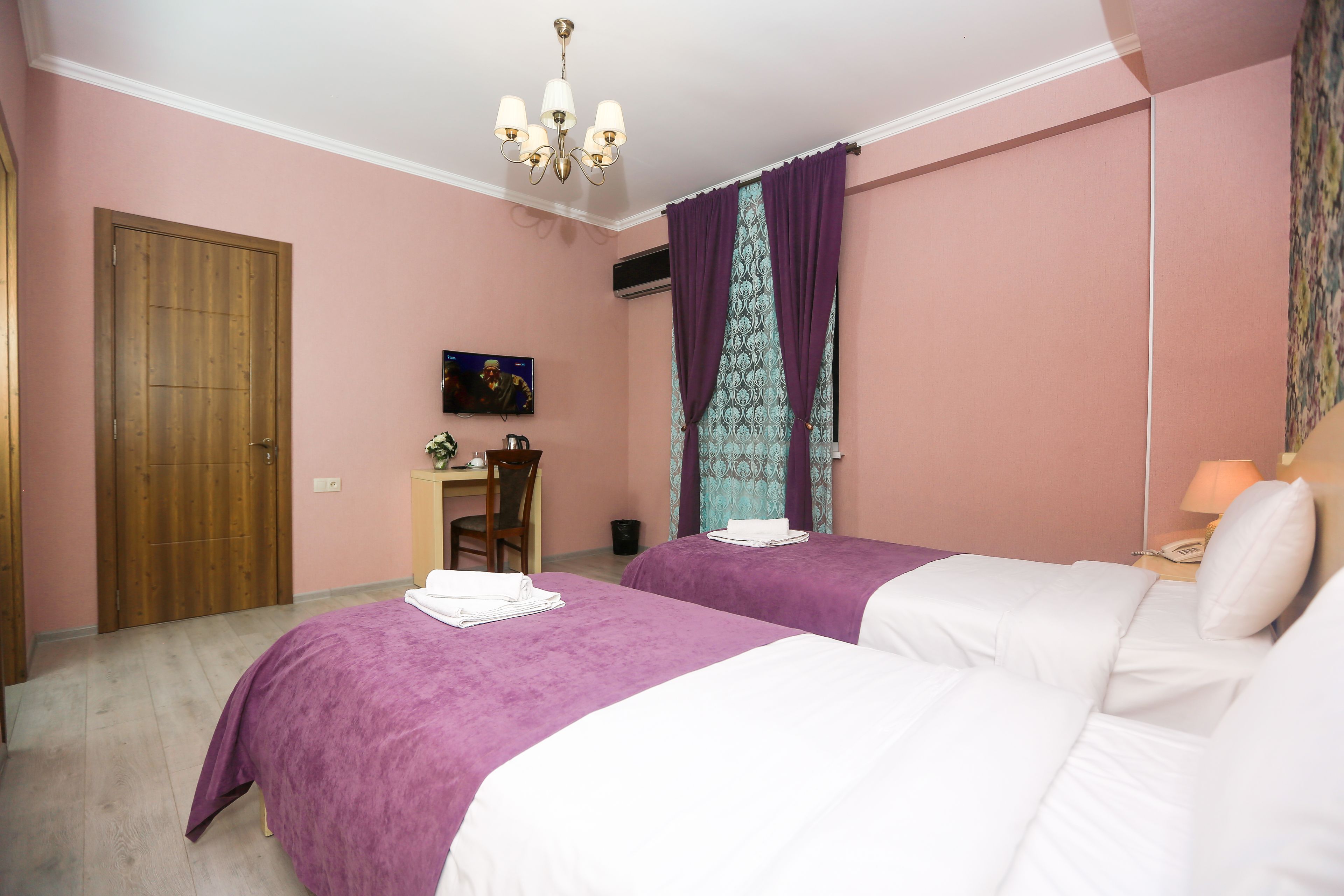 standard twin room | minibar, individually decorated, desk, blackout curtains