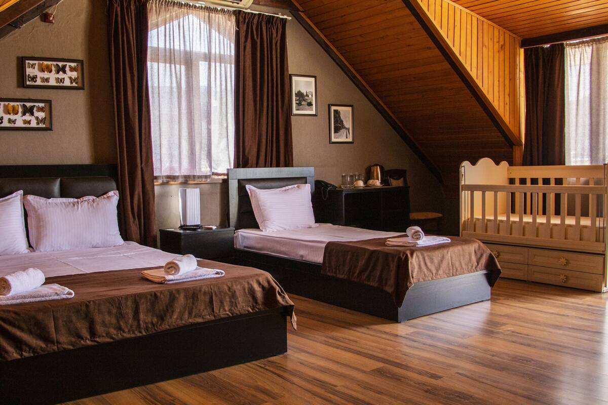 Phòng Suite có tầm nhìn toàn cảnh, 1 phòng ngủ, không hút thuốc, quang cảnh thành phố | Minibar, bàn, màn/rèm cản sáng, phòng cách âm 