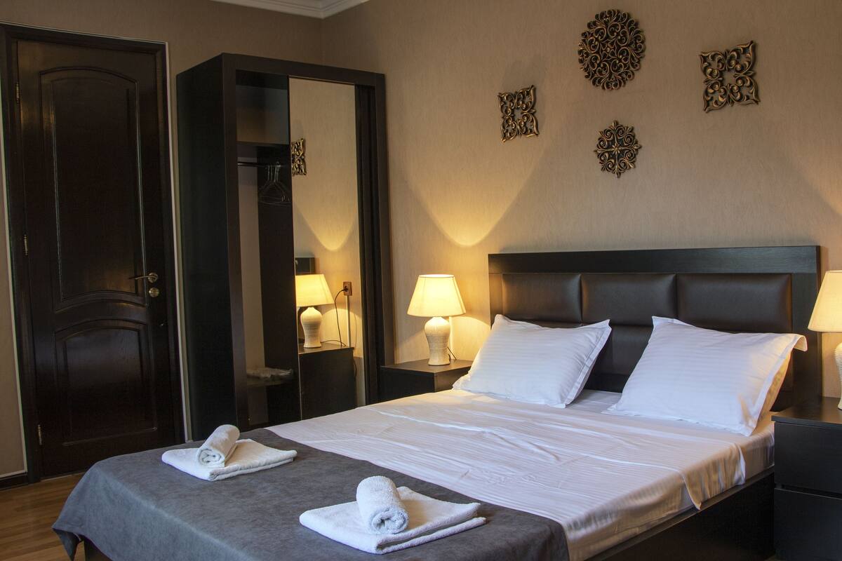 Phòng đôi hoặc 2 giường đơn Deluxe, quang cảnh thành phố | Minibar, bàn, màn/rèm cản sáng, phòng cách âm 