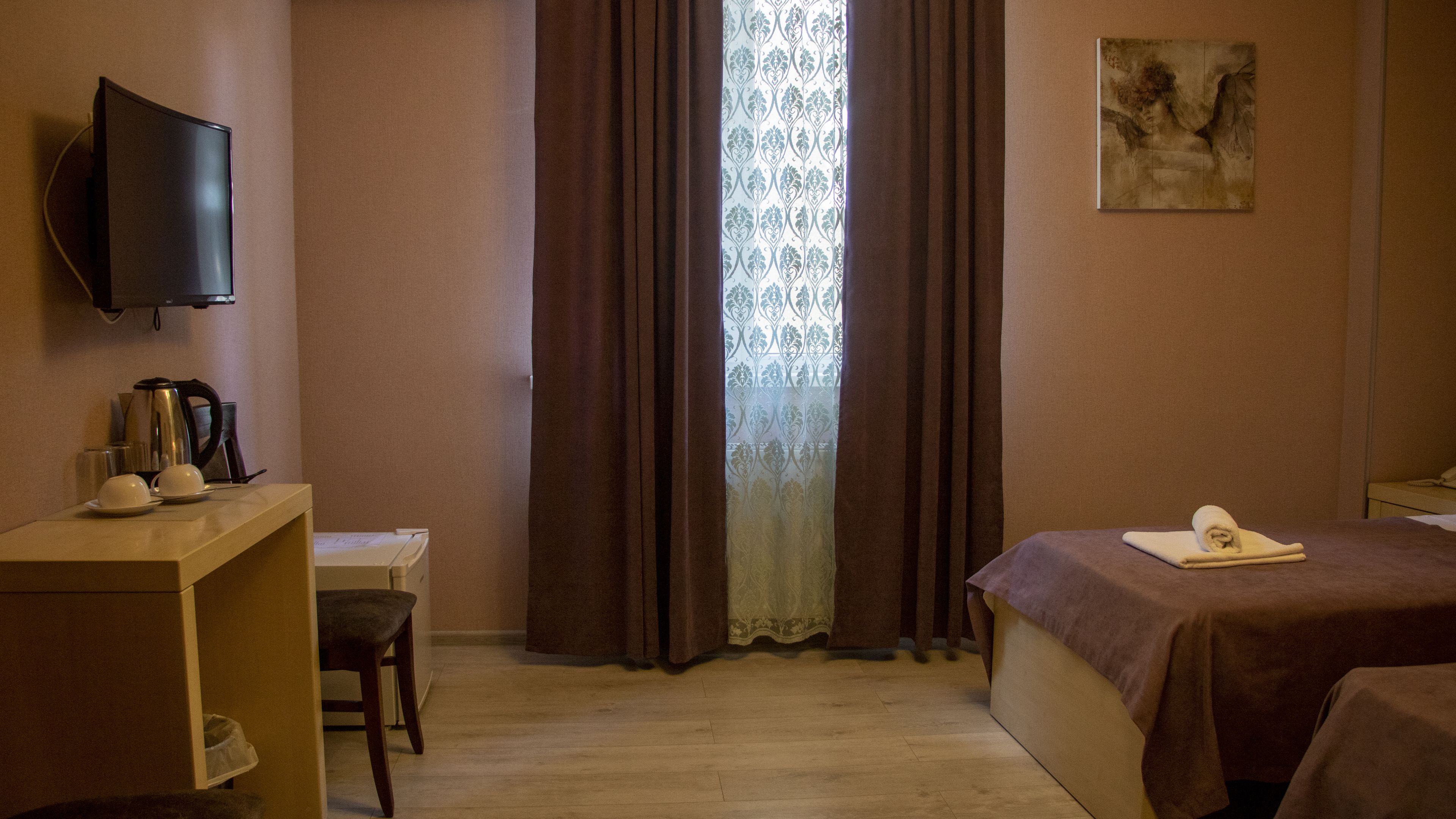 standard twin room | minibar, individually decorated, desk, blackout curtains