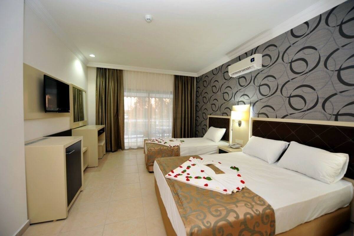 Standard Double Room | In-room safe, desk, cribs (free), WiFi (free)