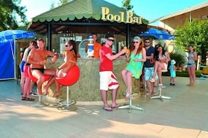 Poolside bar