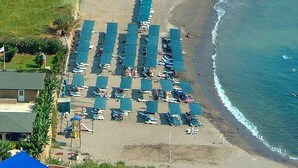 Private beach nearby, sun loungers, beach umbrellas, beach bar - Asrın Beach Hotel - All Inclusive (Alanya)