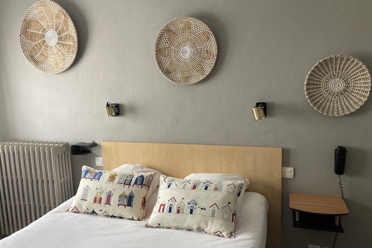 Family Room | Blackout drapes, WiFi (free), bed sheets
