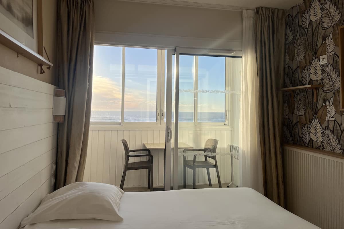 Double Room, Balcony, Sea View | Blackout drapes, WiFi (free), bed sheets