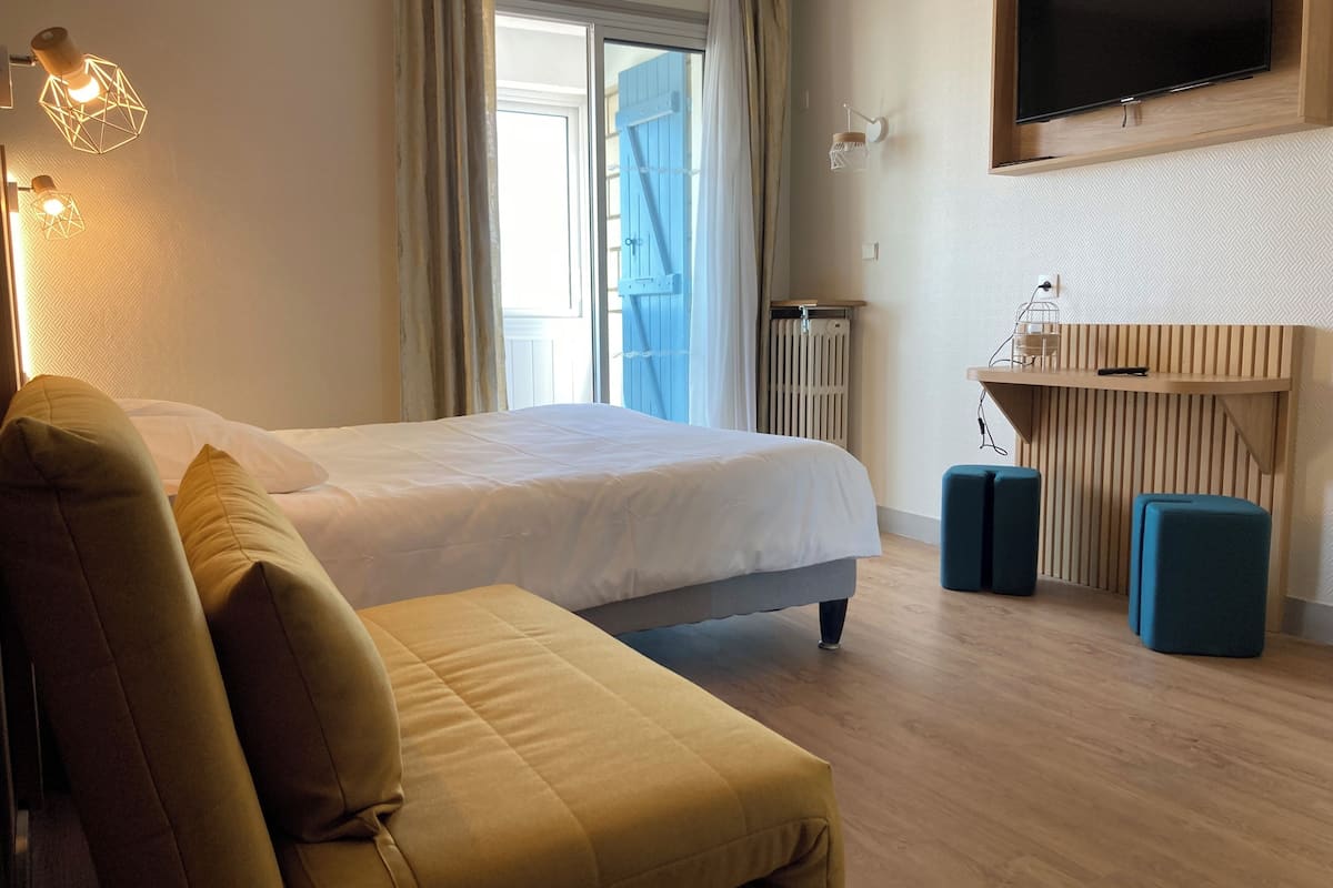 triple room, balcony, sea view | 1 bedroom, blackout curtains, free wifi, bed sheets