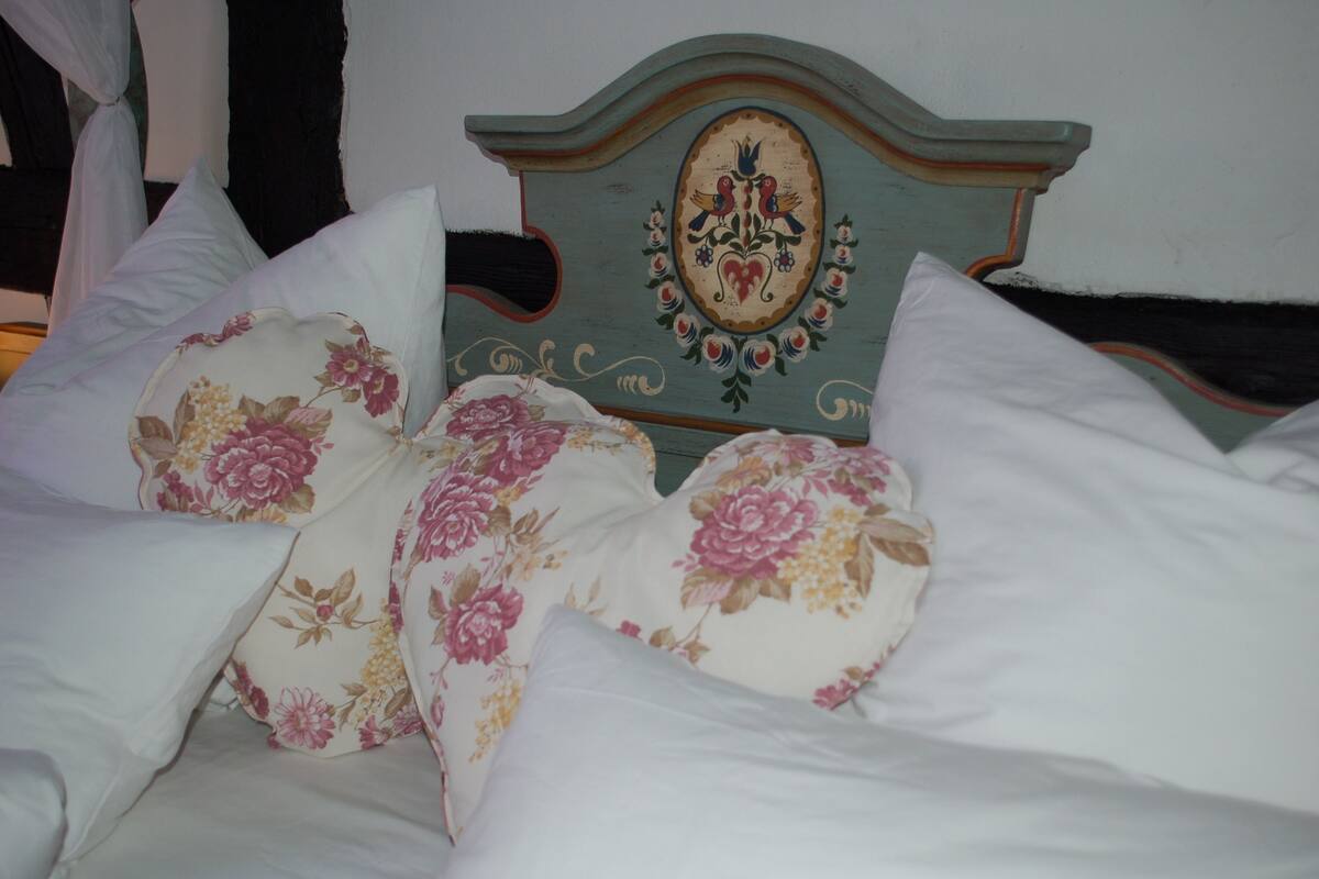Honeymoon Suite | Free minibar items, desk, free cots/infant beds, rollaway beds