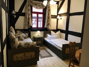 Standard Double Room, 2 Single Beds | Free minibar items, desk, free cots/infant beds, rollaway beds - Ratsherberge Waltershausen (Waltershausen)