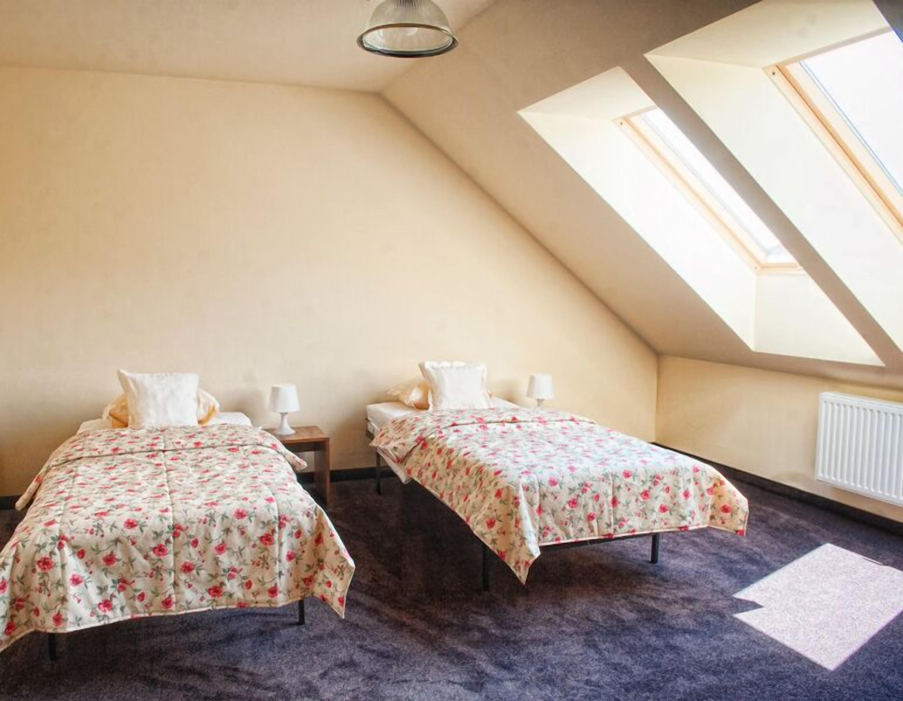 double or twin room | desk, free wifi, bed sheets, wheelchair access