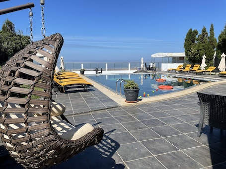 Una piscina al aire libre. Auberge Oualidia Dream