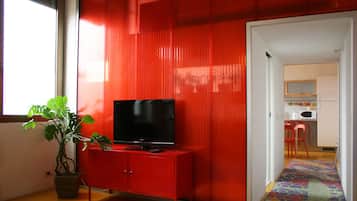Departamento, 1 habitación, cocina, en edificio contiguo | Sala de estar | Televisión de pantalla plana
