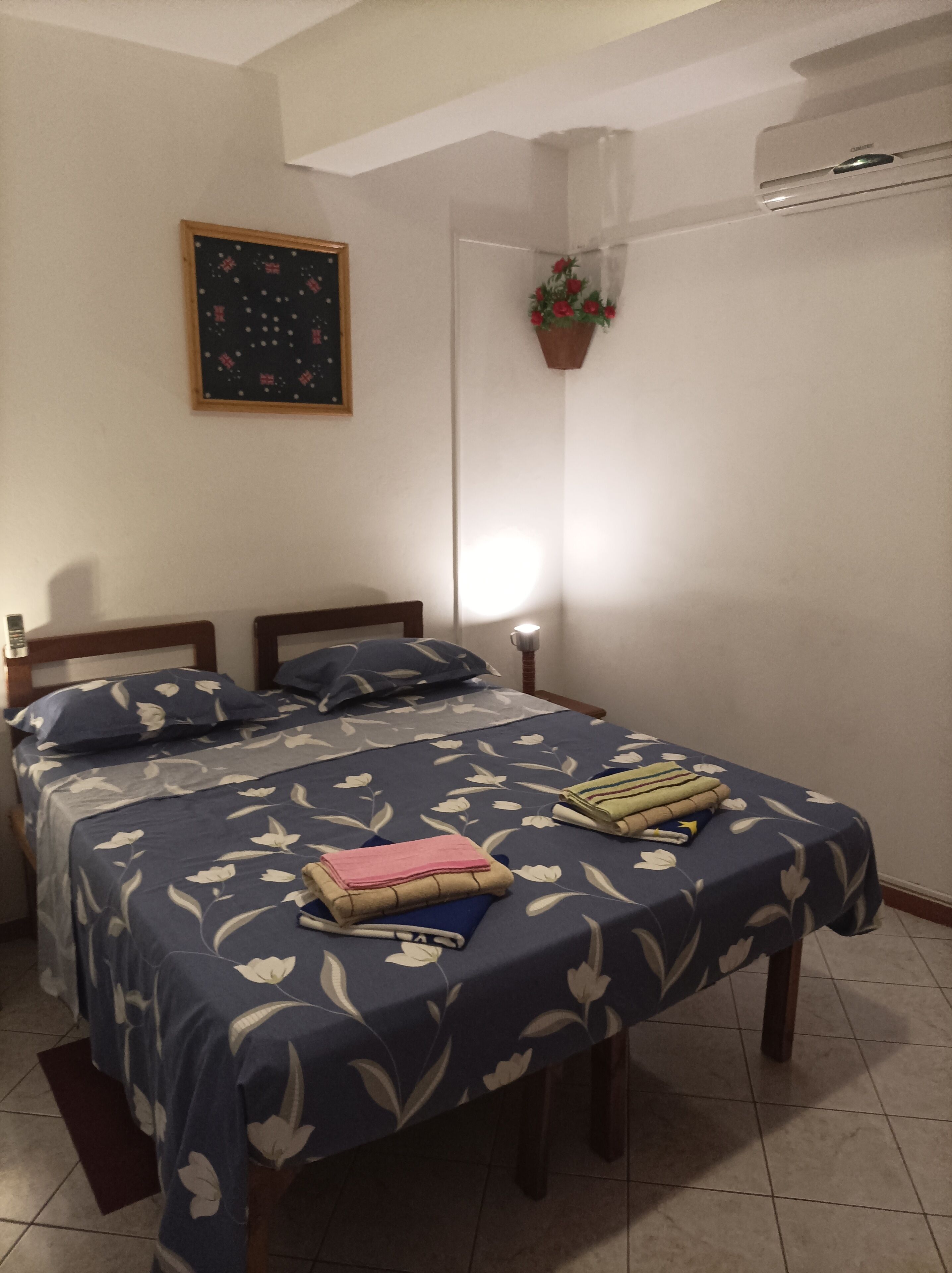 Standard Twin Room | Minibar, in-room safe, blackout drapes, iron/ironing board