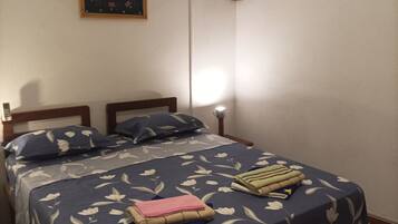 Standard Twin Room | Minibar, in-room safe, blackout drapes, iron/ironing board