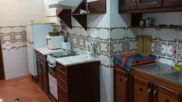 Chambre Standard avec lits jumeaux | Cuisine privée | Réfrigérateur, micro-ondes, plaque de cuisson, cafetiÚre/bouilloire
