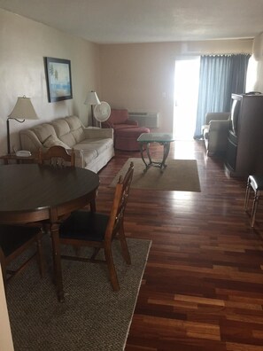 Strykejern/-brett, wi-fi (inkludert) og sengetøy