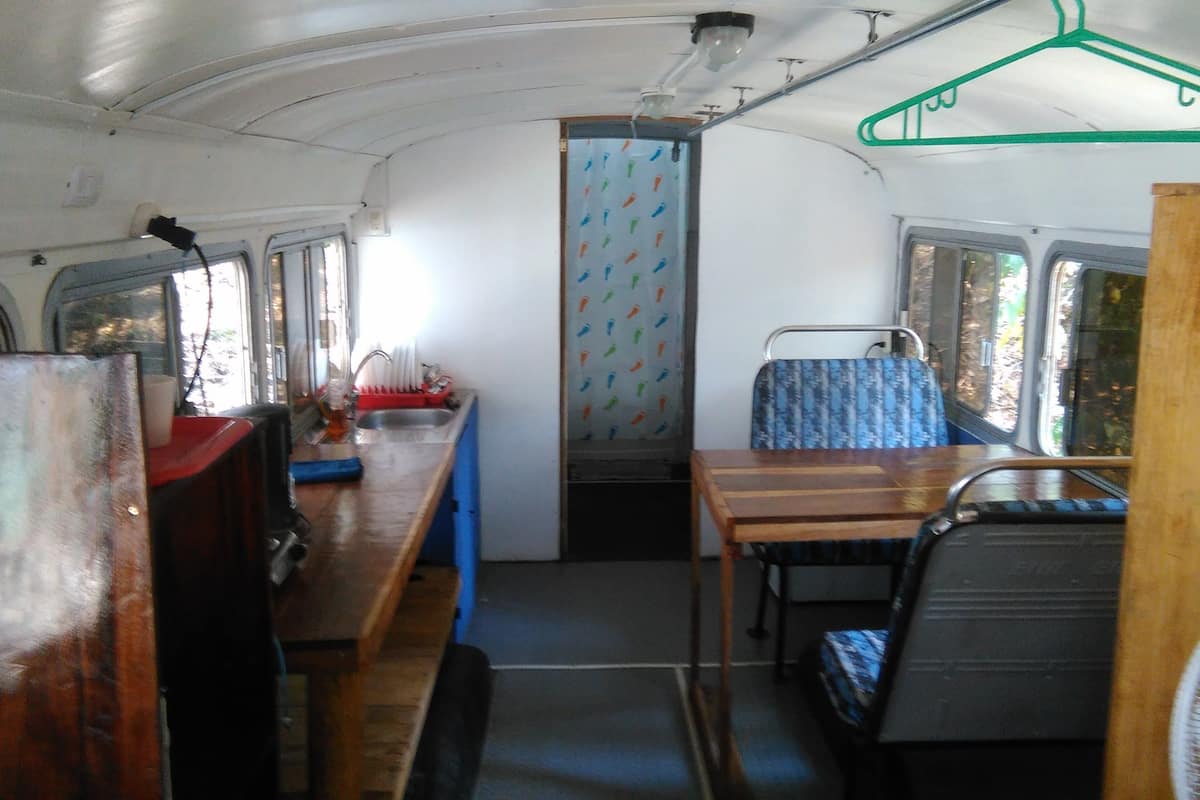 Bus Movil Room | Private kitchen | Fridge, coffee/tea maker, cookware/dishes/utensils