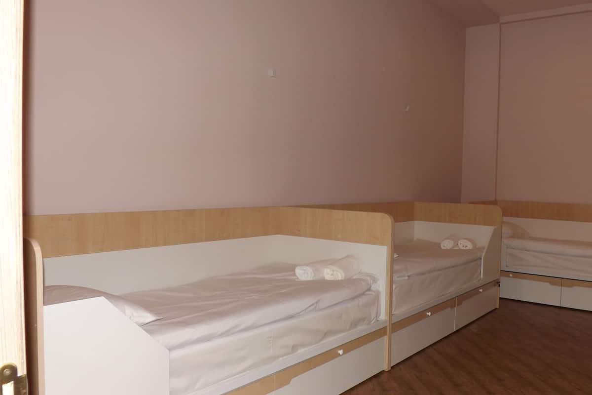 Egyptian cotton sheets, pillowtop beds, desk, blackout drapes