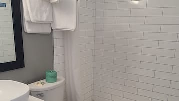 Dusche, Hydromassagedusche, kostenlose Toilettenartikel, Haartrockner