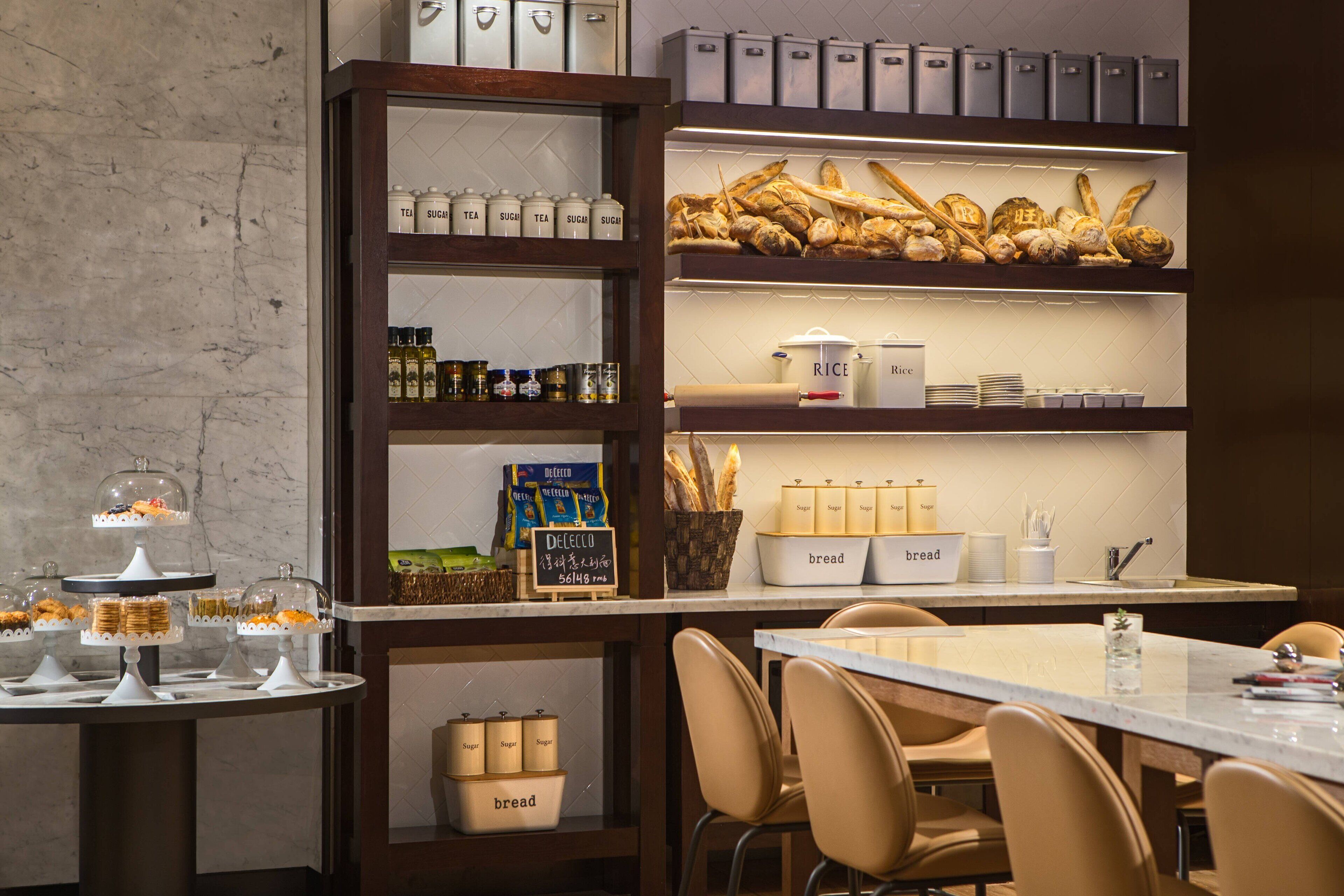 4 restaurants, breakfast, lunch, dinner served; international cuisine