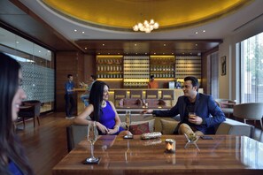 3 restaurants; lunch and dinner served - Courtyard by Marriott Raipur (Raipur)