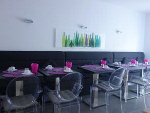 Continental breakfast on weekdays (EUR 8.50 per person)