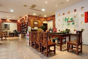 Lobby sitting area - SongYuan Hotel (Lugu)