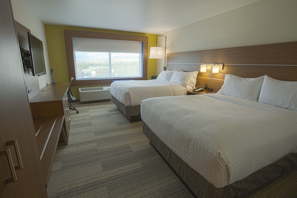 Egyptian cotton sheets, premium bedding, down comforters, in-room safe