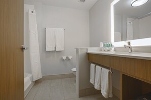 Habitación estándar, 2 camas Queen size | Sábanas de algodón egipcio, ropa de cama de alta calidad y edredón 