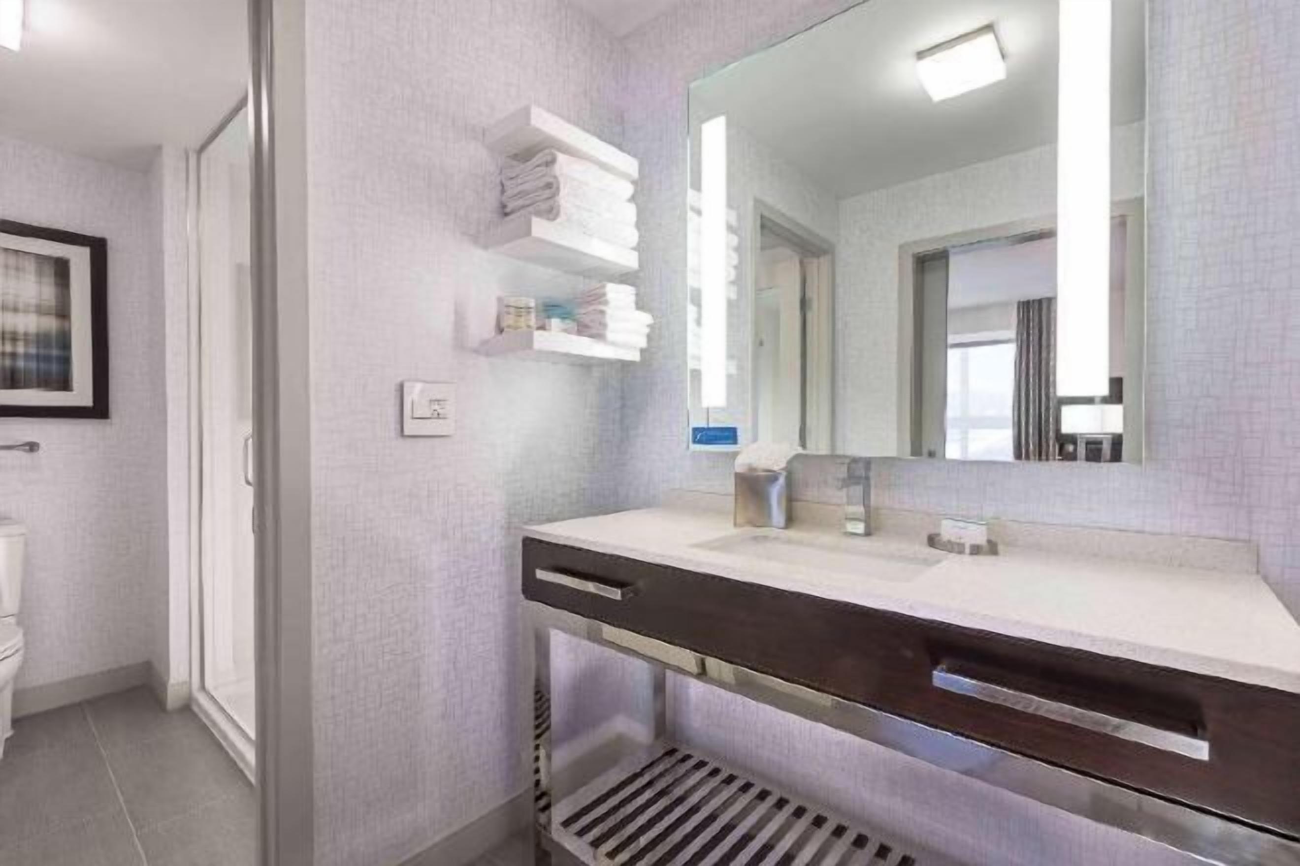 Salle de bain | Articles de toilette (gratuits), séchoir à cheveux, serviettes fournies