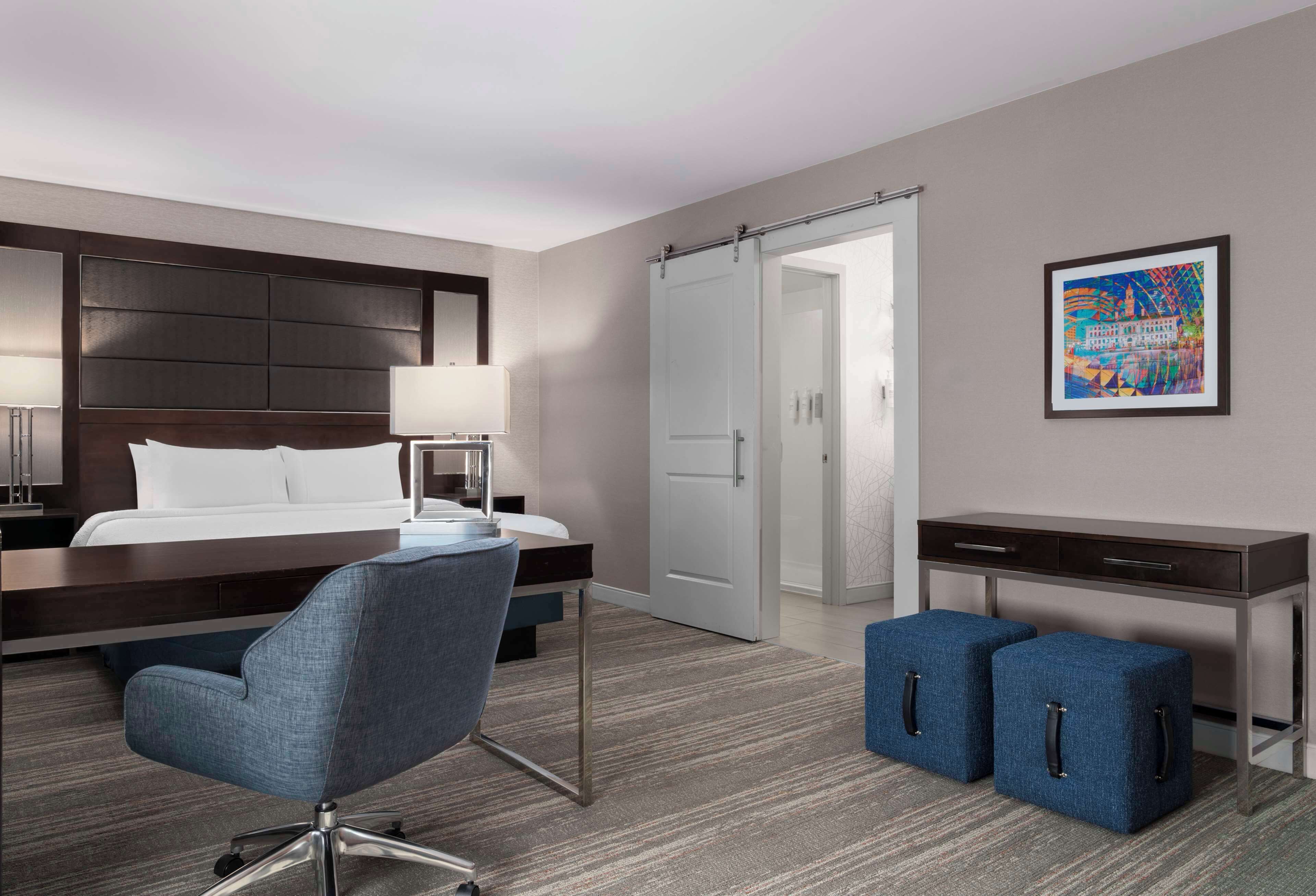 Studio, 1 King Bed, Non Smoking, Refrigerator & Microwave | In-room safe, desk, laptop workspace, iron/ironing board