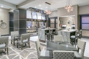 Tägliches inbegriffenes Frühstück zum Mitnehmen