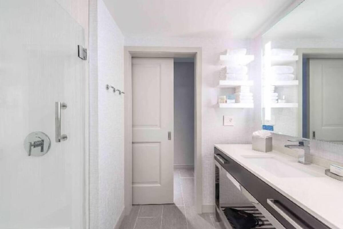 욕실 | 무료 세면용품, 헤어드라이어, 타월